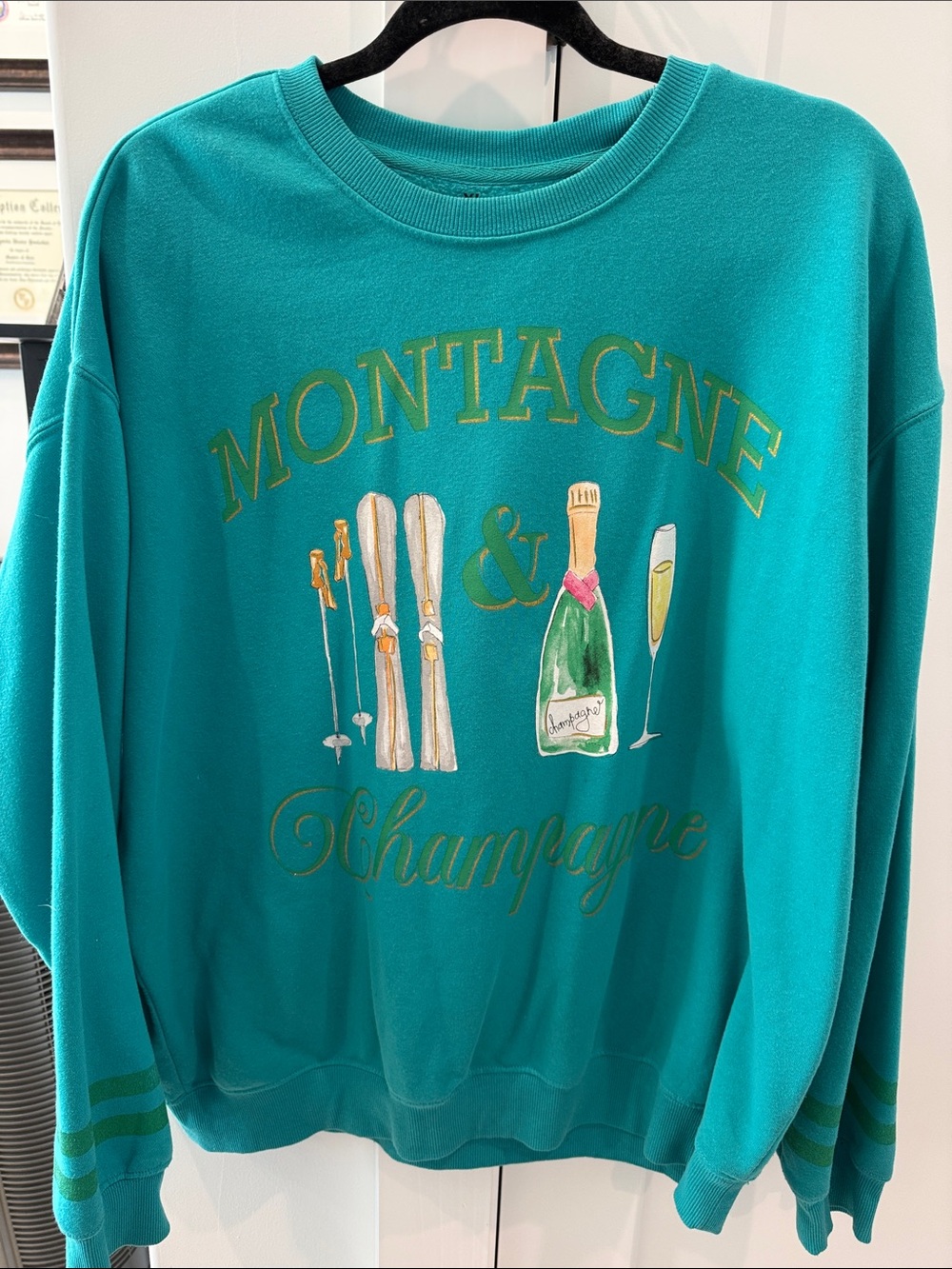Montagne & Champagne Teal Graphic Sweatshirt